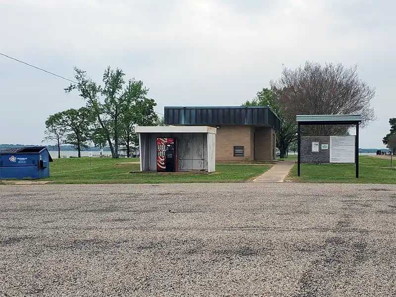 photo of the restroom facility at fort sherman dam road, lake bob sandlin, texas