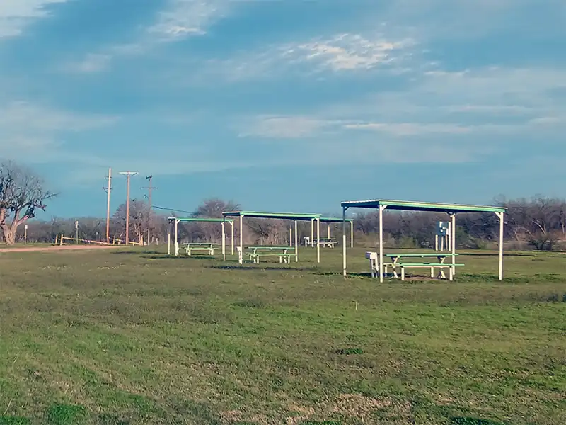 Photo of picnic tables at hamlin city park campground texas