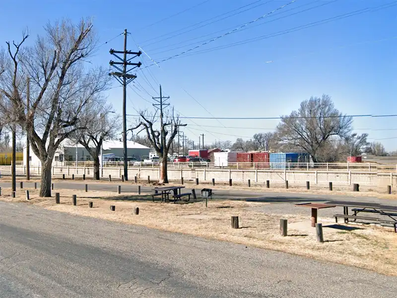 photo of picnic tables at hobart rv park pampa texas