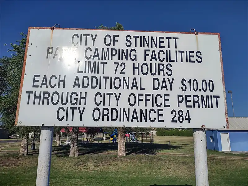 Photo of a sign with rules for staying at stinnett city rv park texas