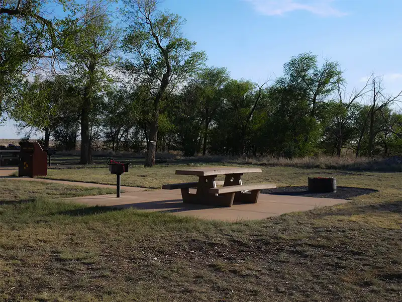 picnic tables at thompson grove picnic area, rita blanca national grassland